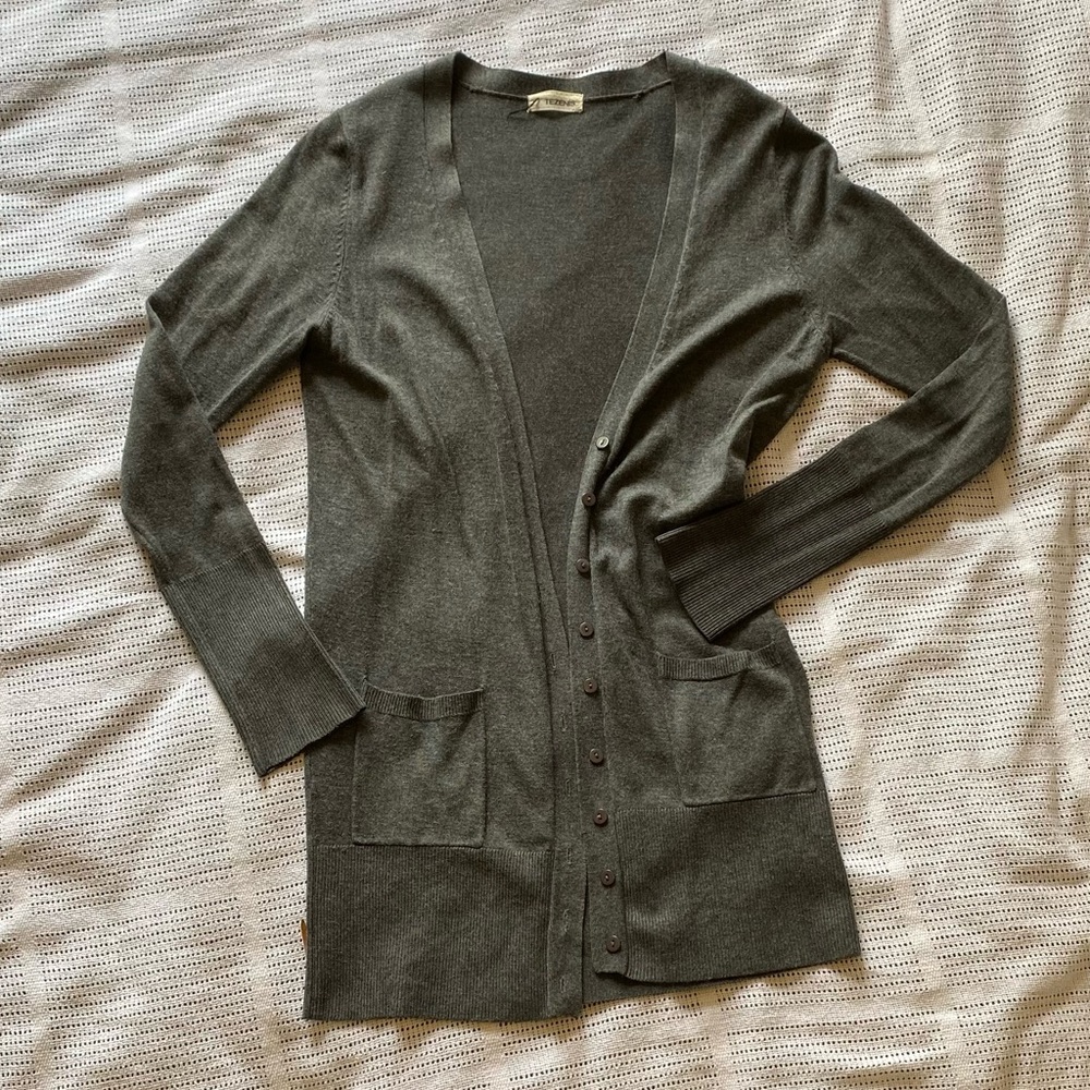 Medium length grey cardigan. Brand is Tezenis. Beautiful soft fabric. - Picture 2 of 5